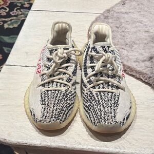 Women's KW athletic Black and Cream Sneakers size 7.5